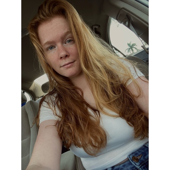 Welcome to my closet! 💓✨ - Picture 2 of 6